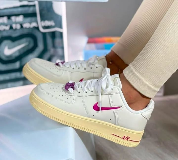 NIKE AIR FORCE 1