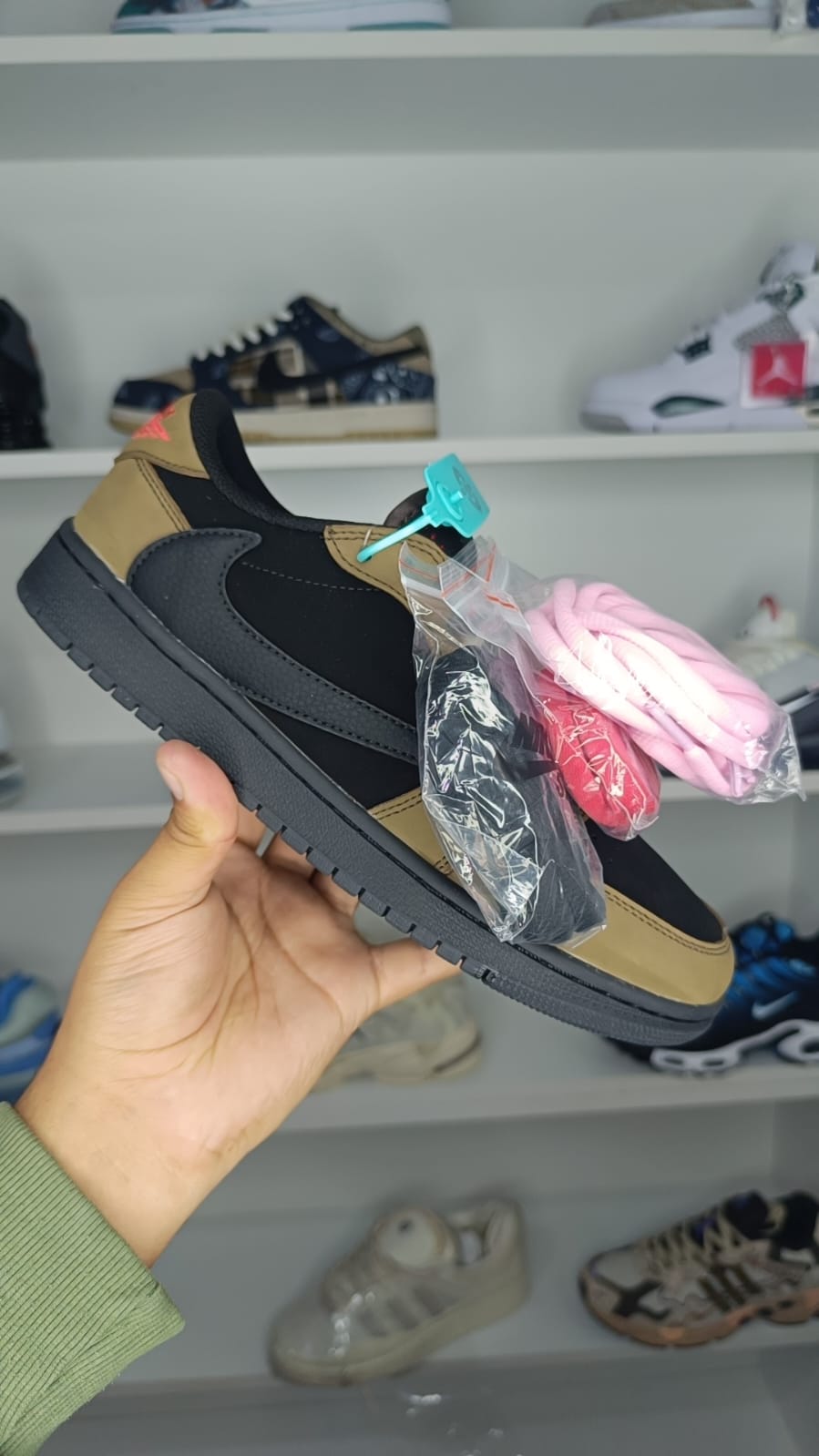 JORDAN 1 LOW TRAVIS SCOTT 2024