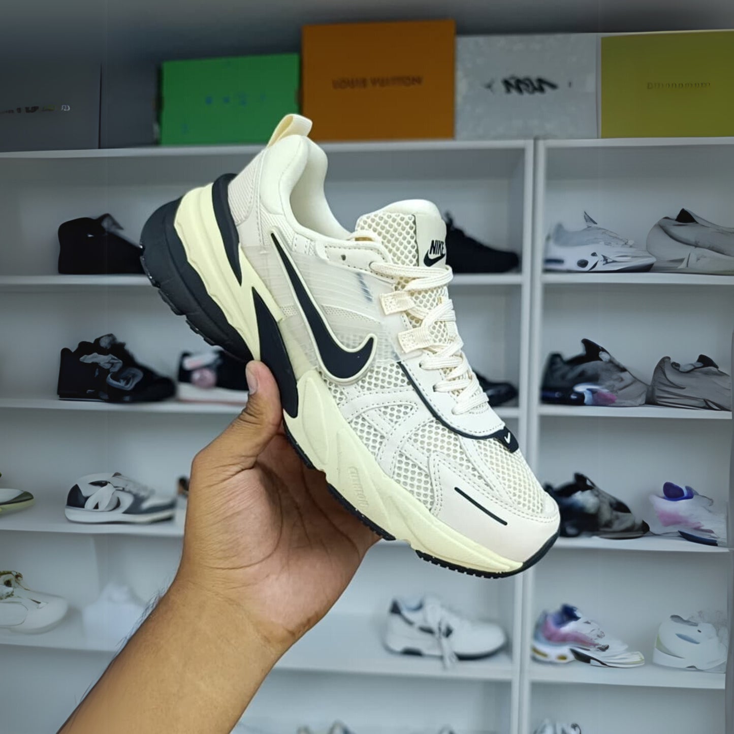NIKE V2K RUN