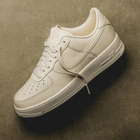 NIKE AIR FORCE 1 FRESH
