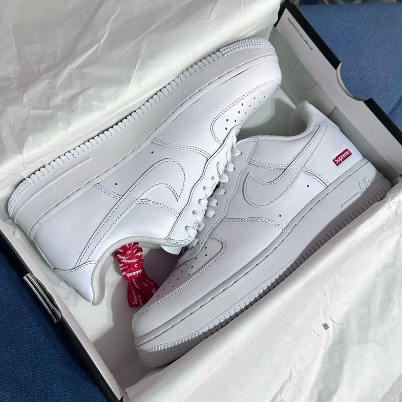 NIKE AIR FORCE 1 x SUPREME
