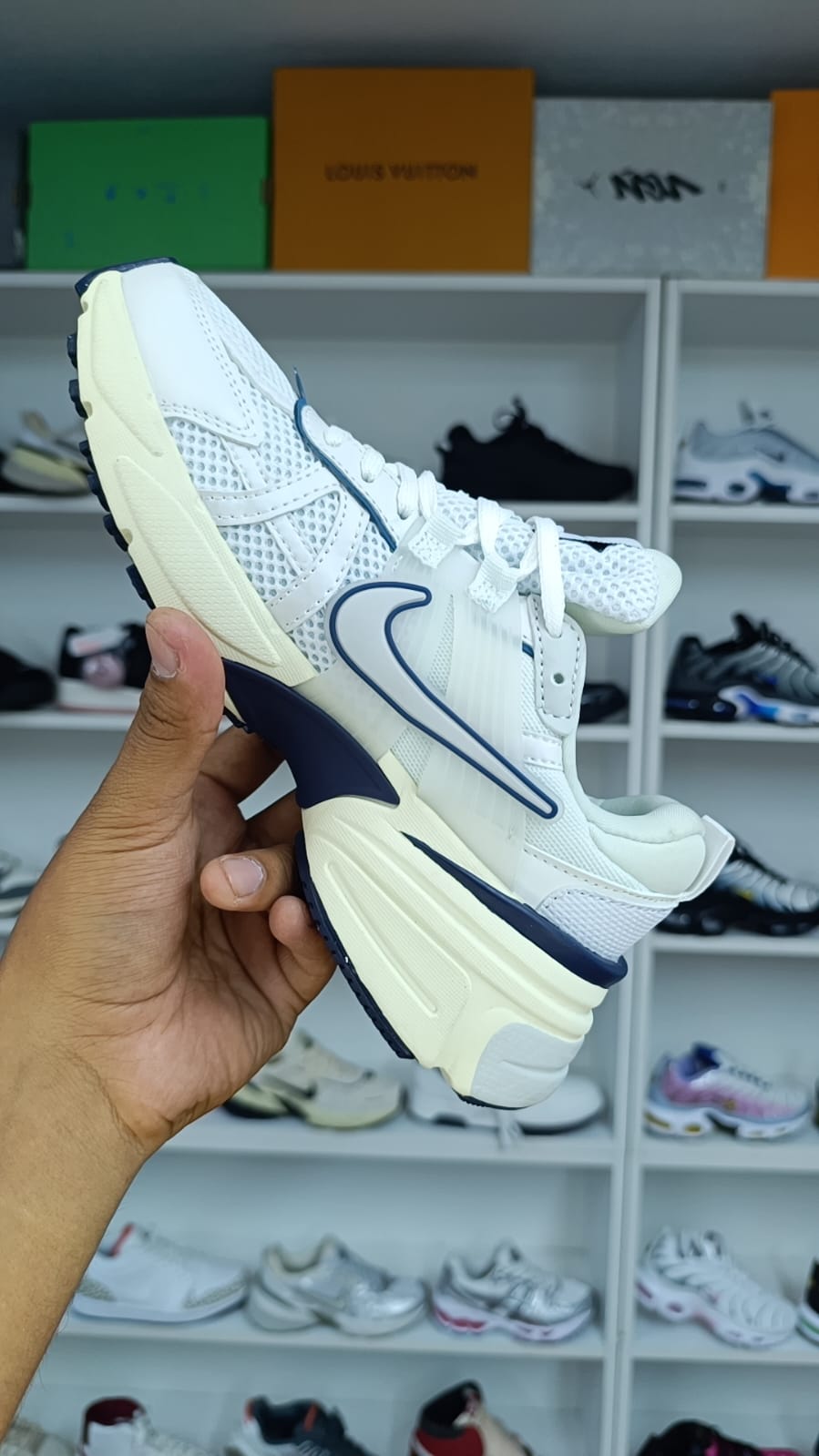 NIKE V2K RUN