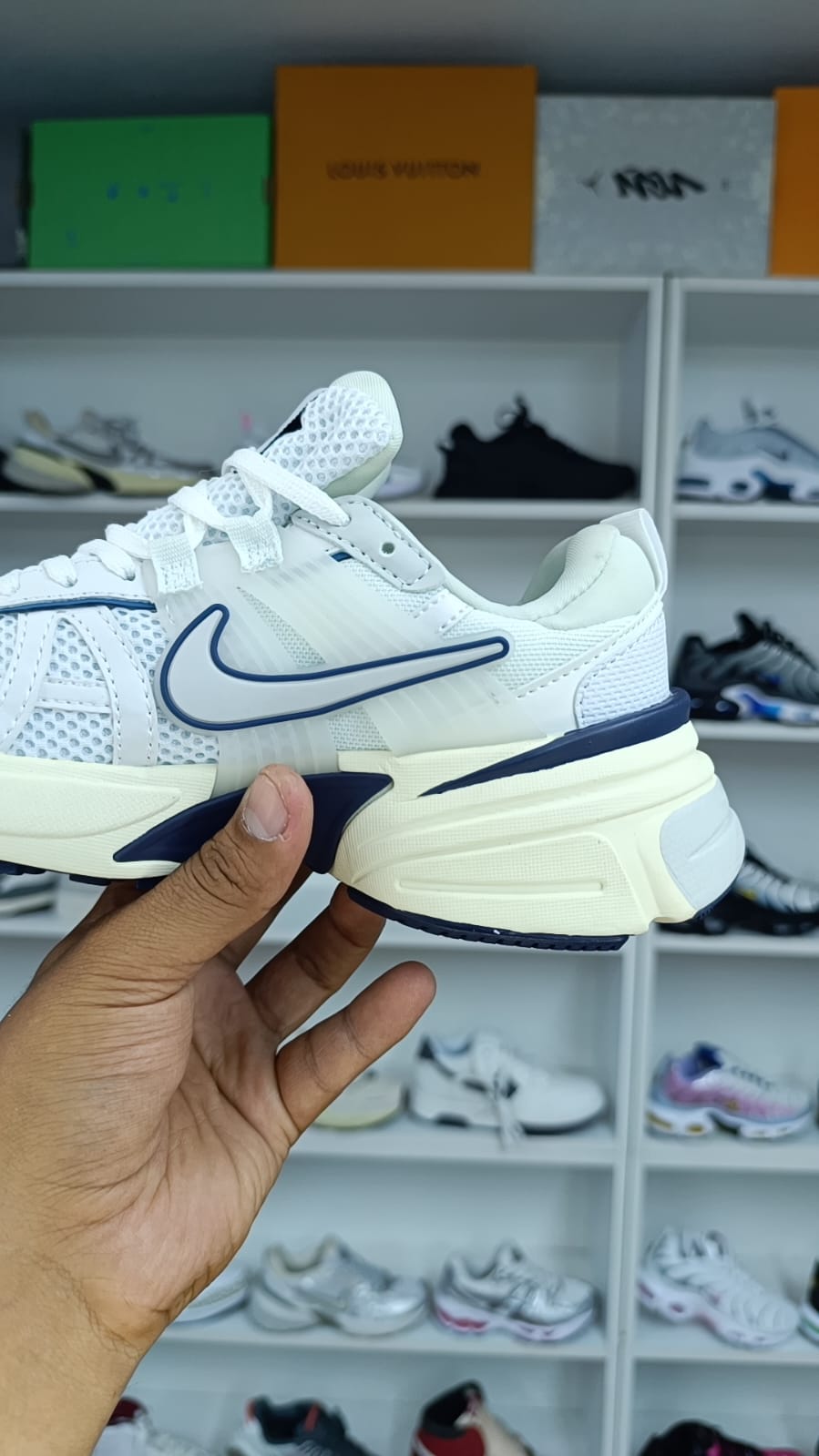 NIKE V2K RUN