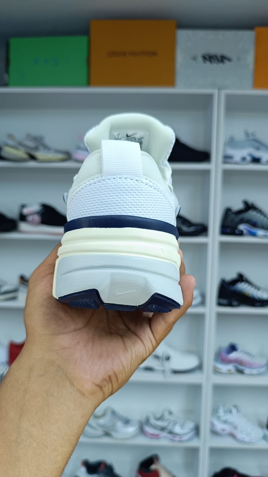 NIKE V2K RUN