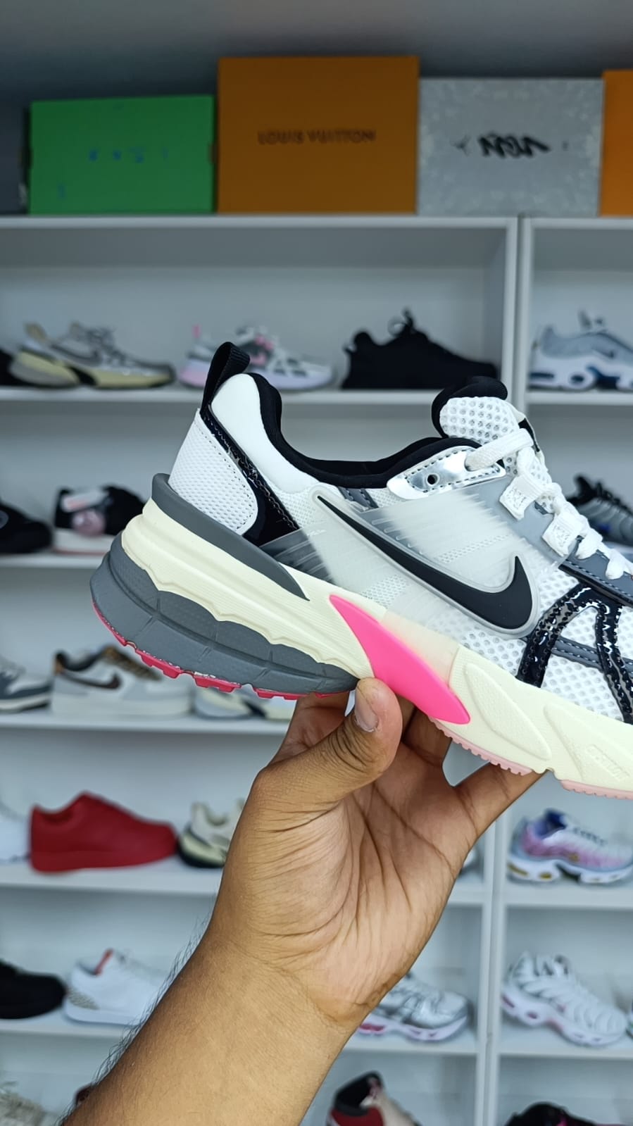 NIKE V2K RUN