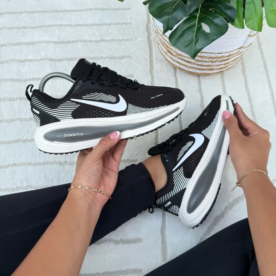 NIKE VOMERO 18