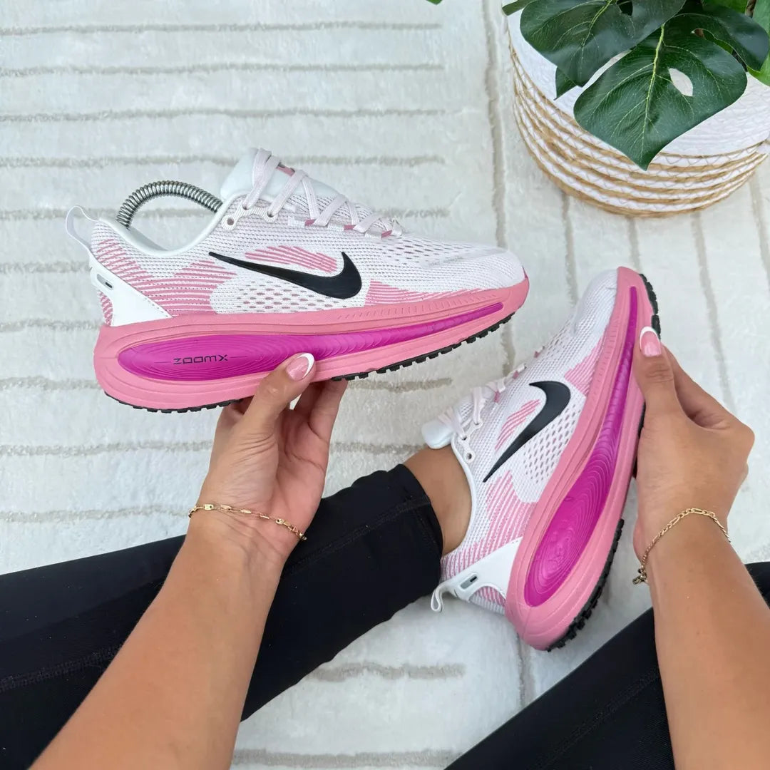 NIKE VOMERO 18