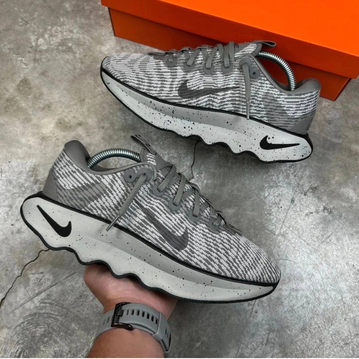 NIKE MOTIVA