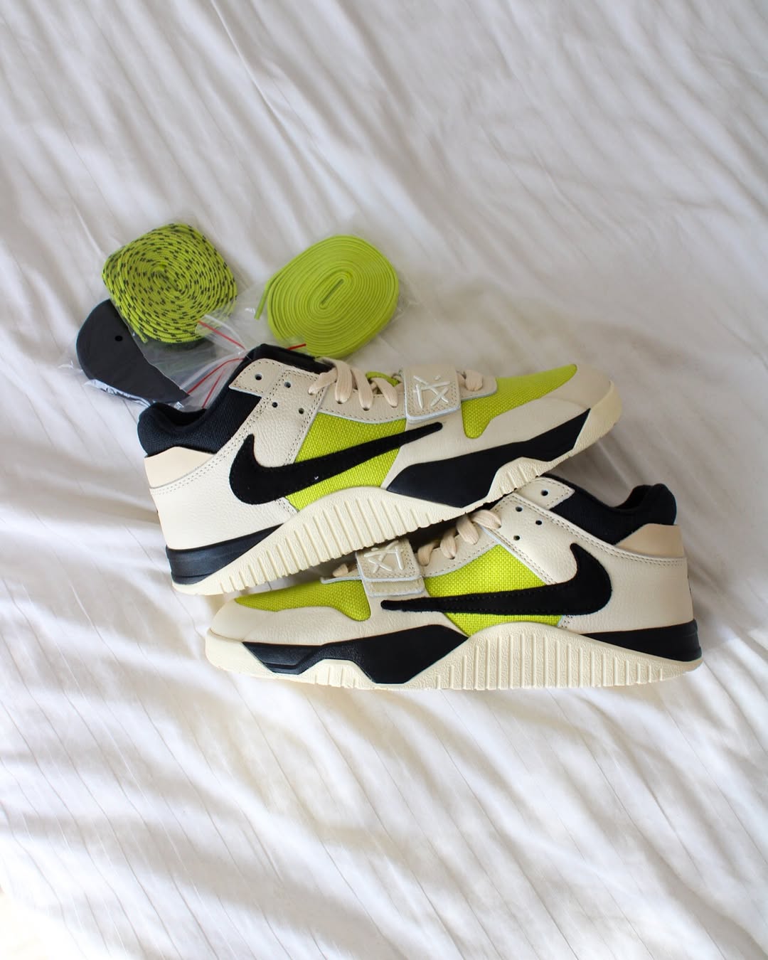 JORDAN X TRAVIS SCOTT JUMPMAN JACK BRIGHT CACTUS PK