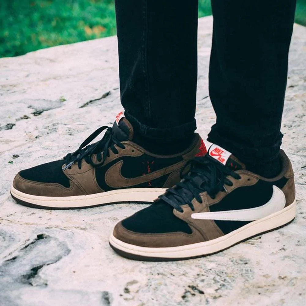 AIR JORDAN 1 LOW x TRAVIS SCOTT "CACTUS JACK"