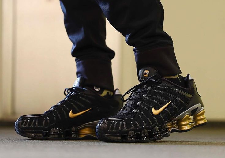 NIKE SHOX R4 "BLACK GOLD"
