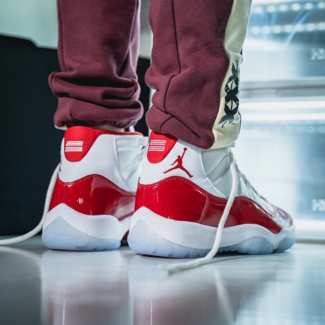 Jordan retro 11 blanco con rojo shop