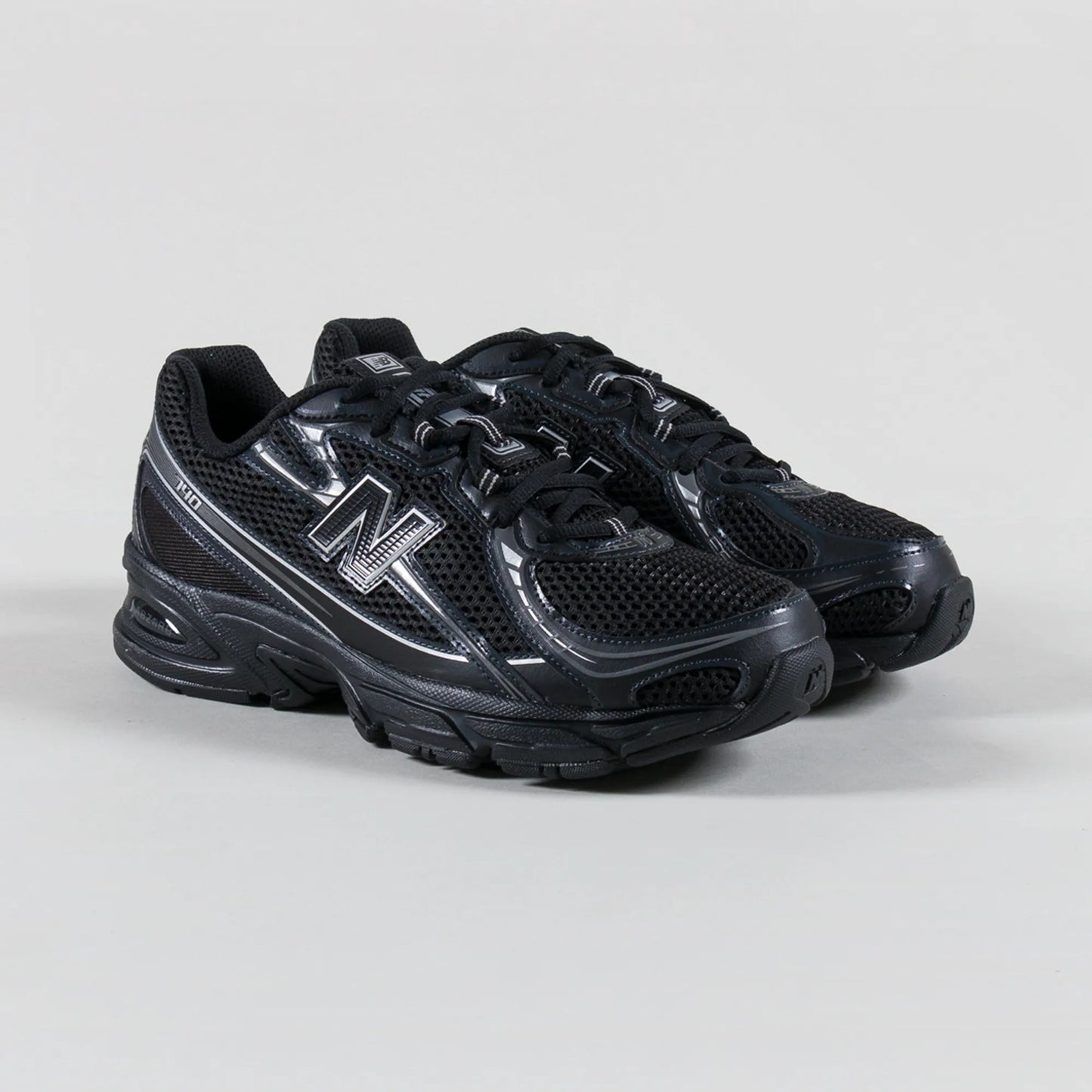 NEW BALANCE 740 BLACK