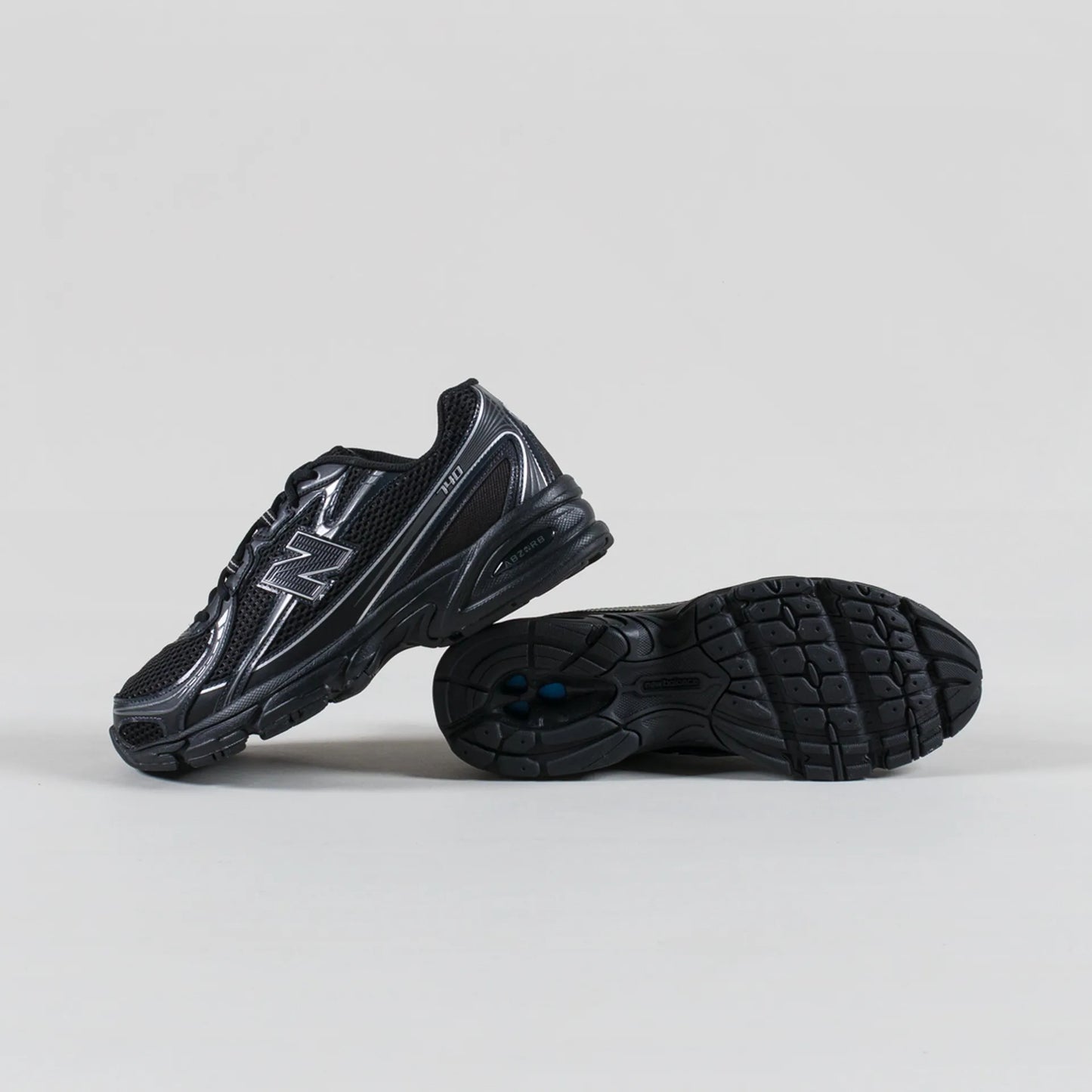 NEW BALANCE 740 BLACK