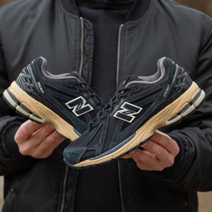 NEW BALANCE 1906R
