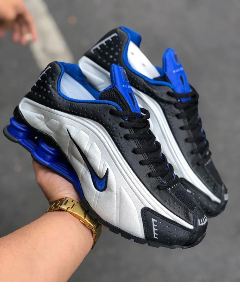 NIKE SHOX R4