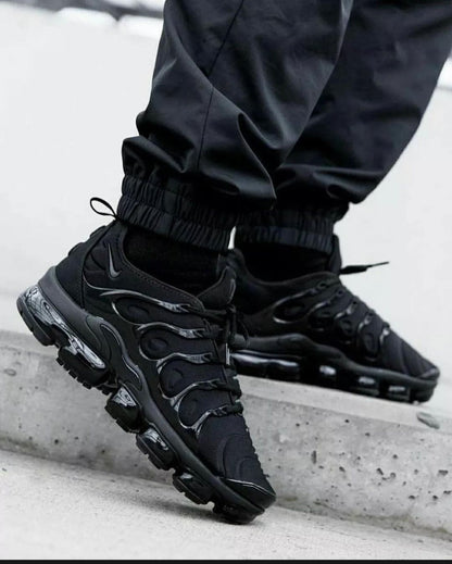 NIKE VAPORMAX "TRIPLE BLACK"