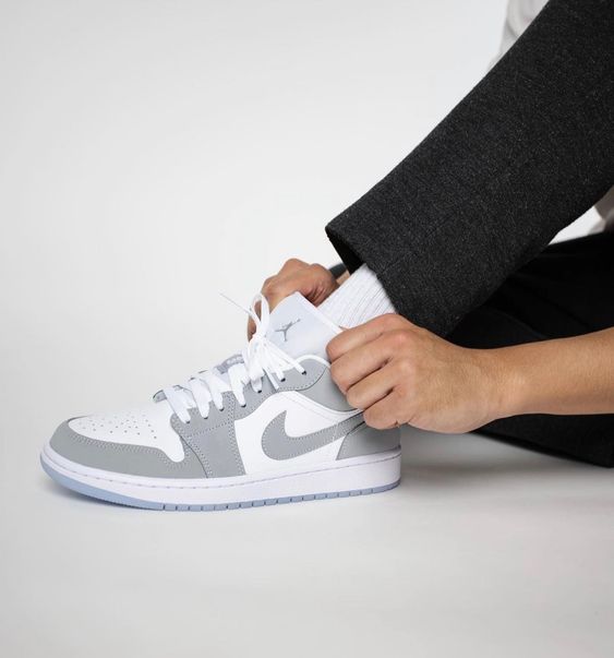 JORDAN 1 LOW "GREY WOLF"