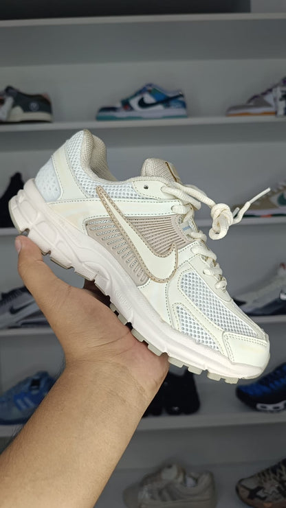 NIKE VOMERO 5