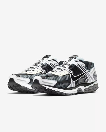 NIKE VOMERO 5