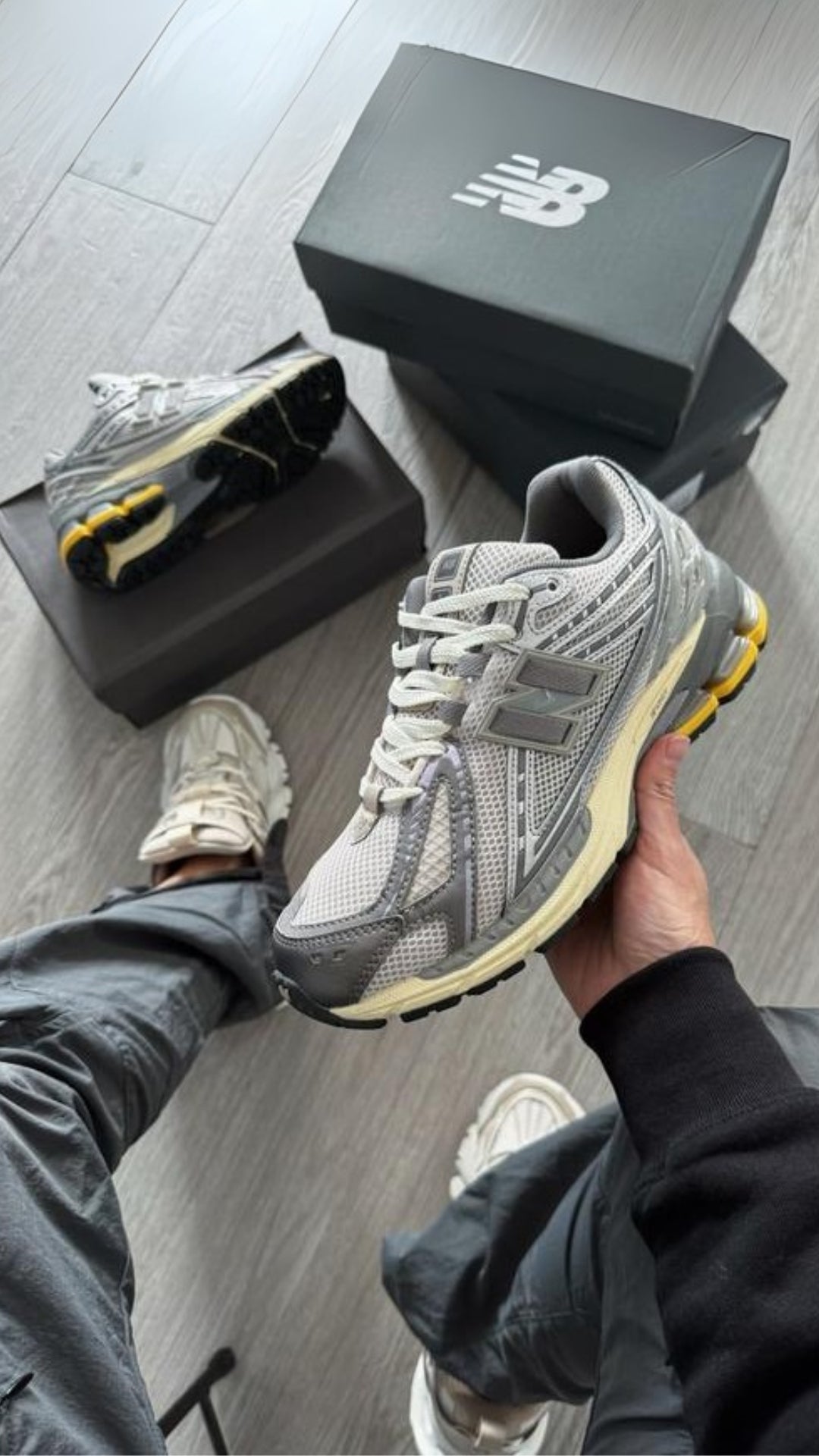 NEW BALANCE 1906R