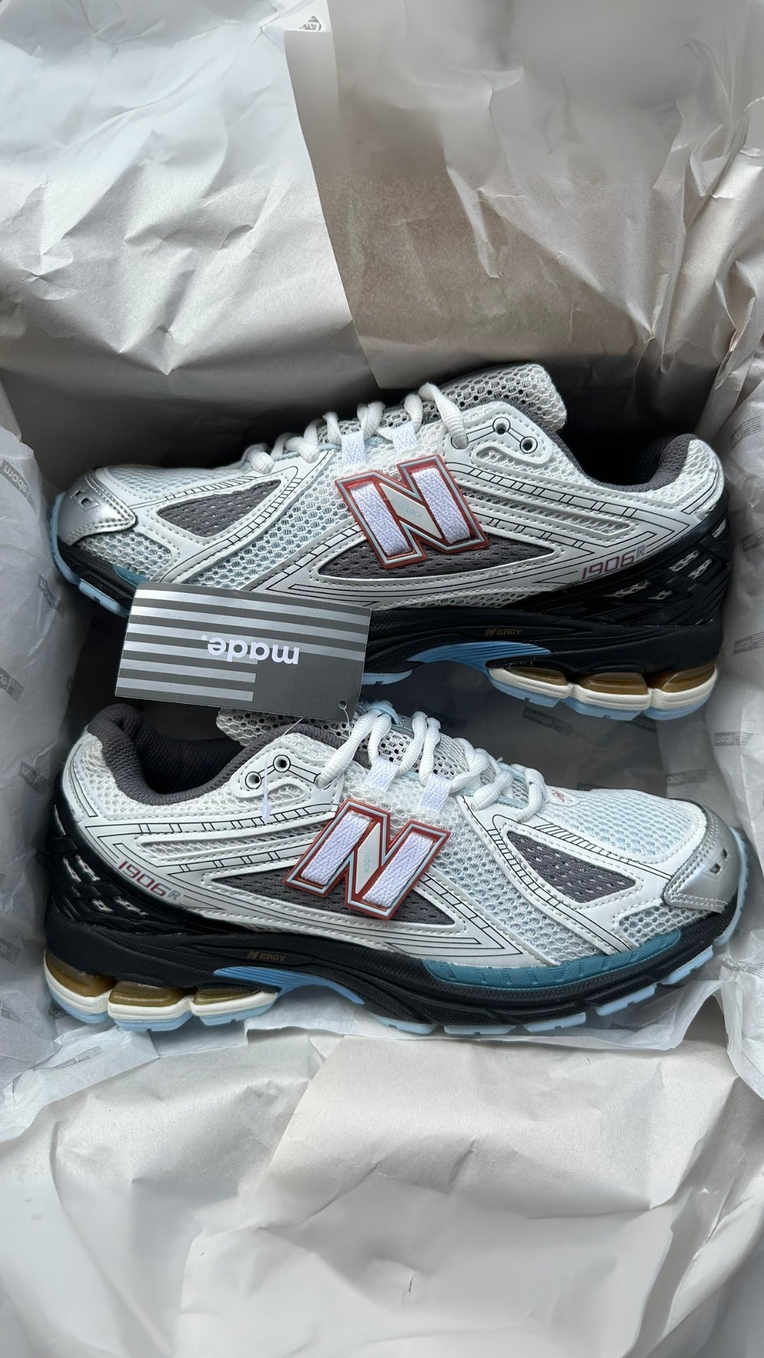NEW BALANCE 1906R