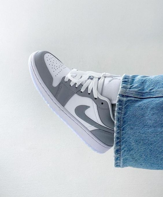 JORDAN 1 LOW "GREY WOLF"