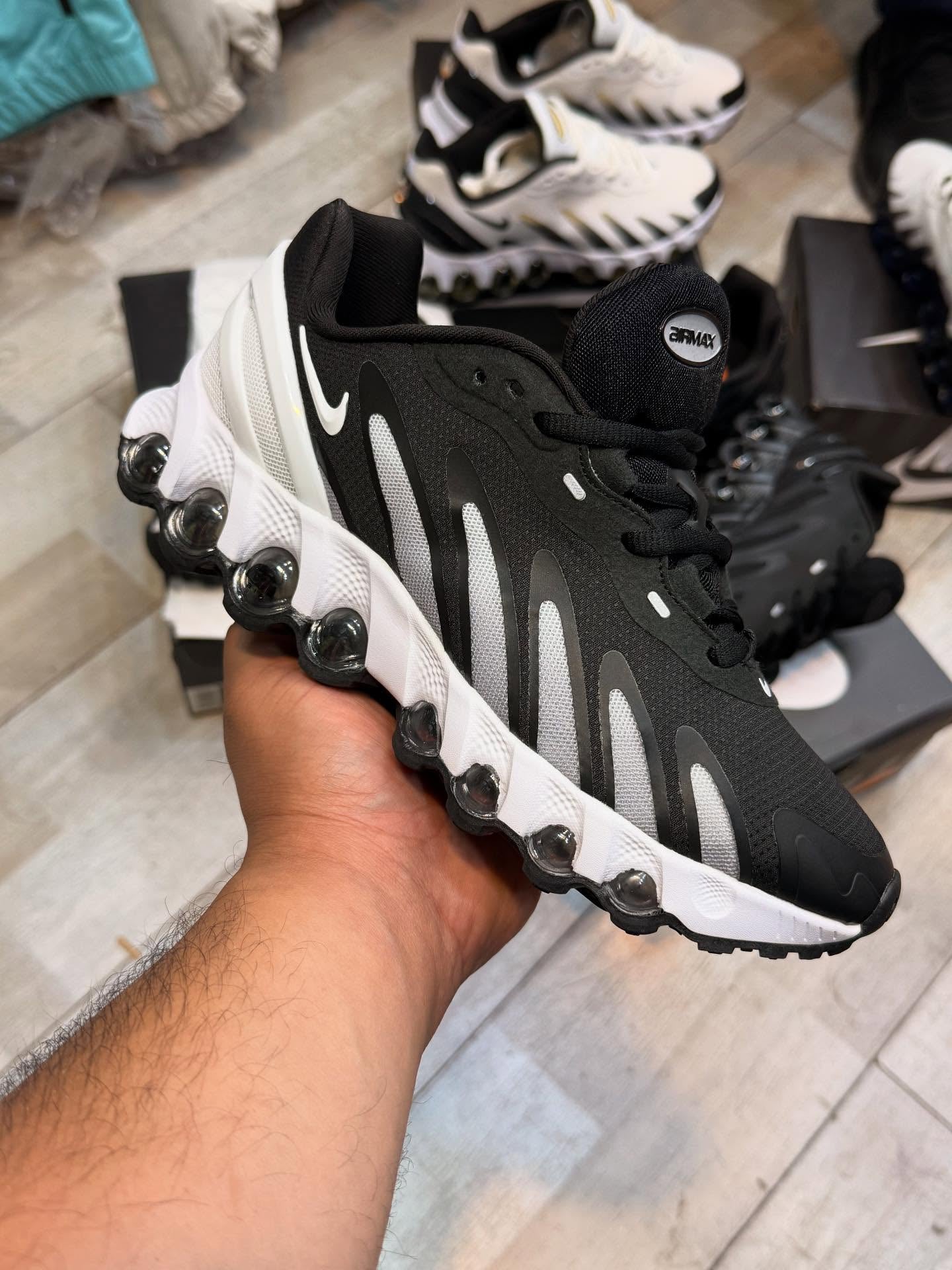 NIKE AIR MAX DN8