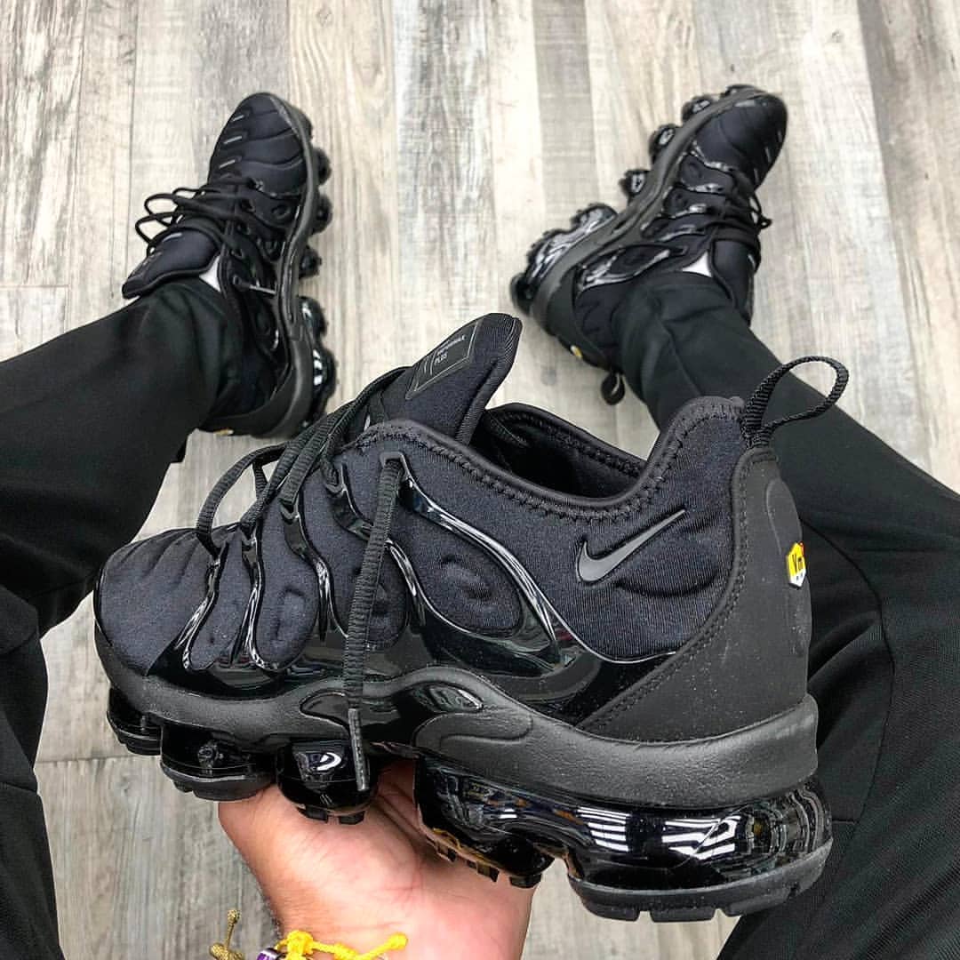 NIKE VAPORMAX "TRIPLE BLACK"