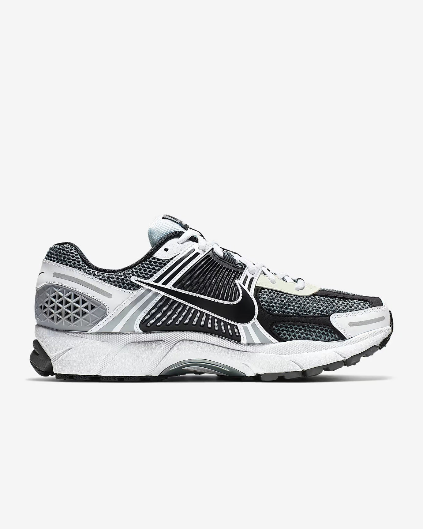 NIKE VOMERO 5