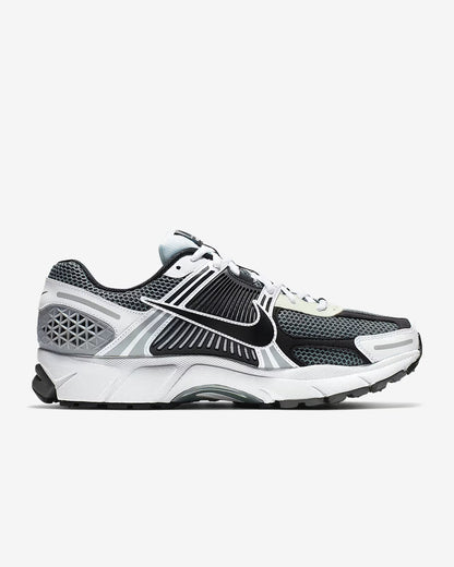 NIKE VOMERO 5