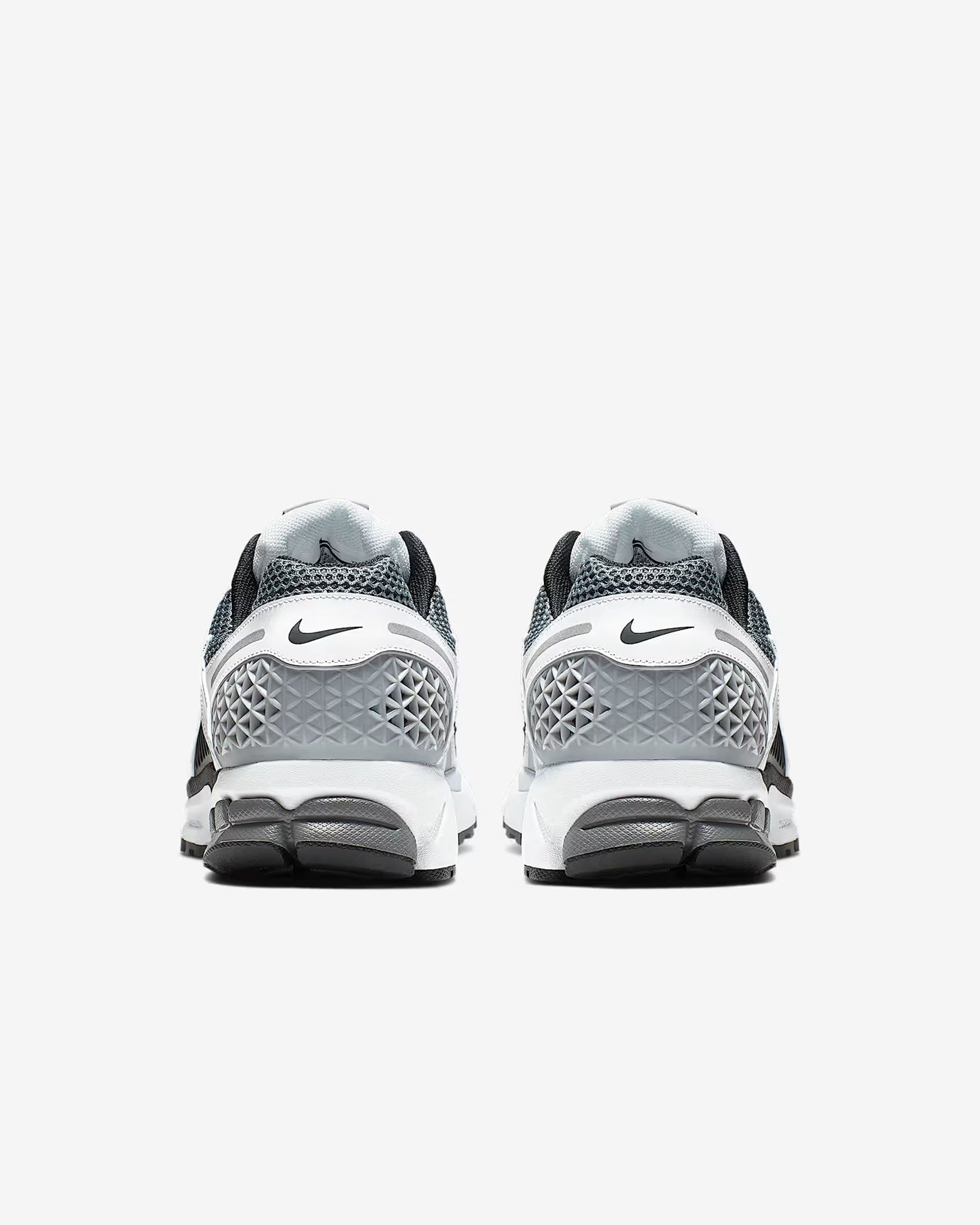 NIKE VOMERO 5