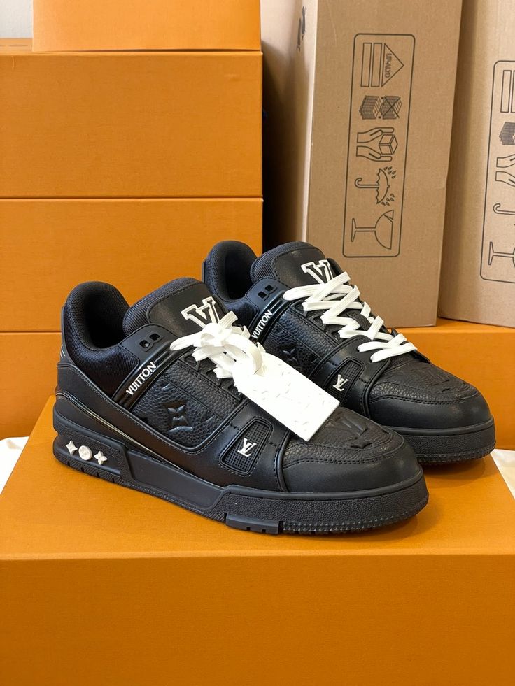 LOUIS VUITTON TRAINNERS "PK"