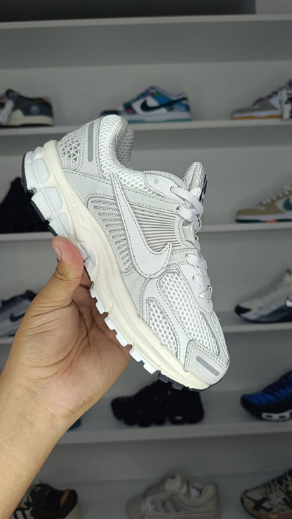 NIKE VOMERO 5