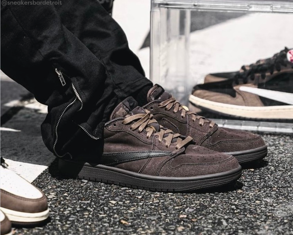 AIR JORDAN 1 LOW x TRAVIS SCOTT x CACTUS JACK "VELVET BROWN"