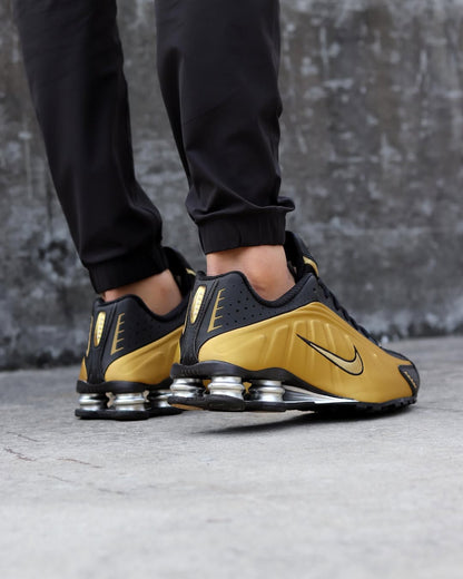 NIKE SHOX R4