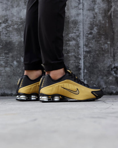 NIKE SHOX R4