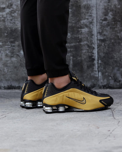 NIKE SHOX R4
