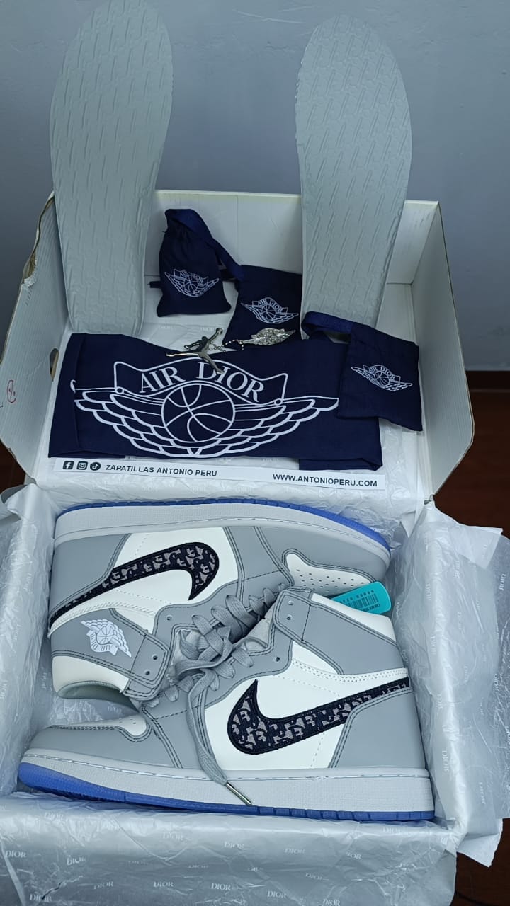 AIR JORDAN RETRO x DIOR