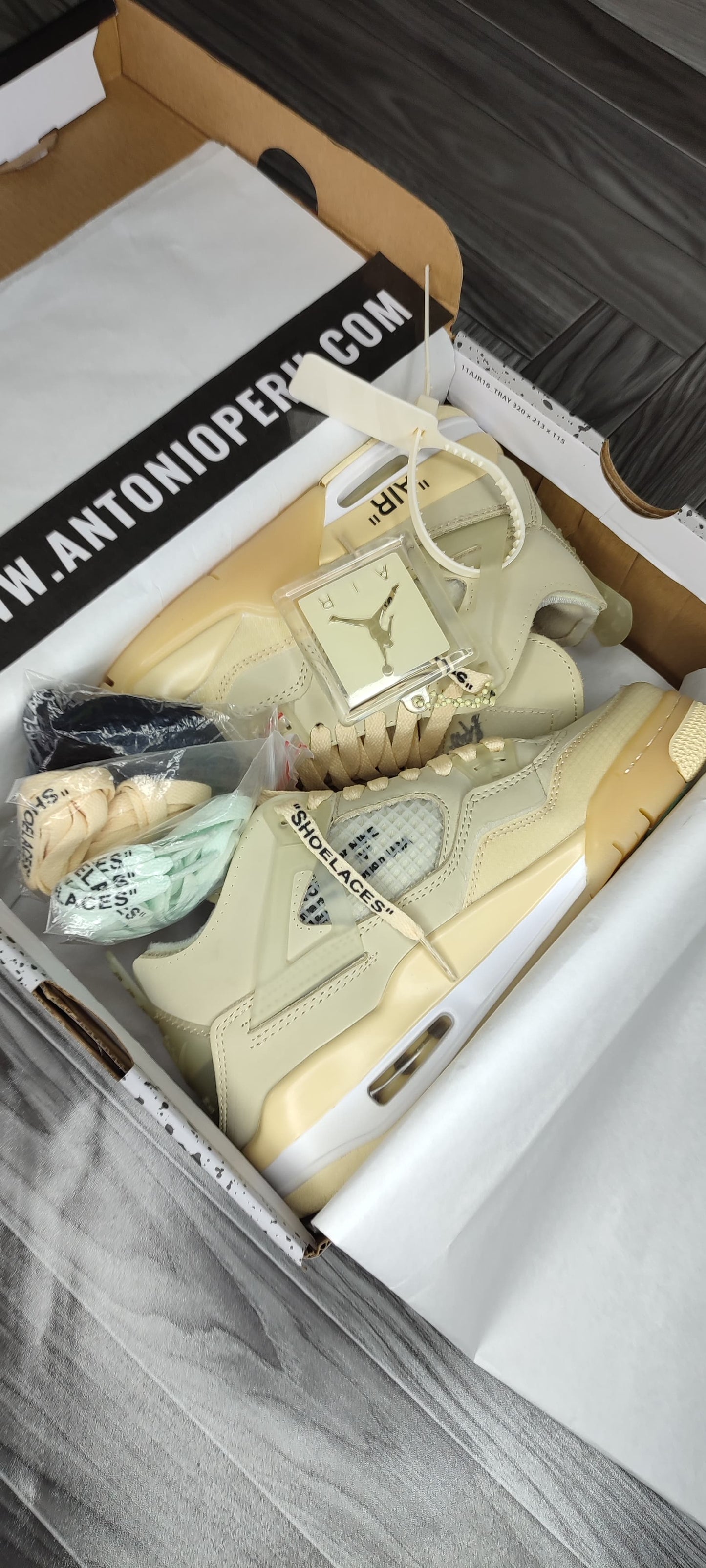 AIR JORDAN 4 RETRO OFF WHITE "SAIL"