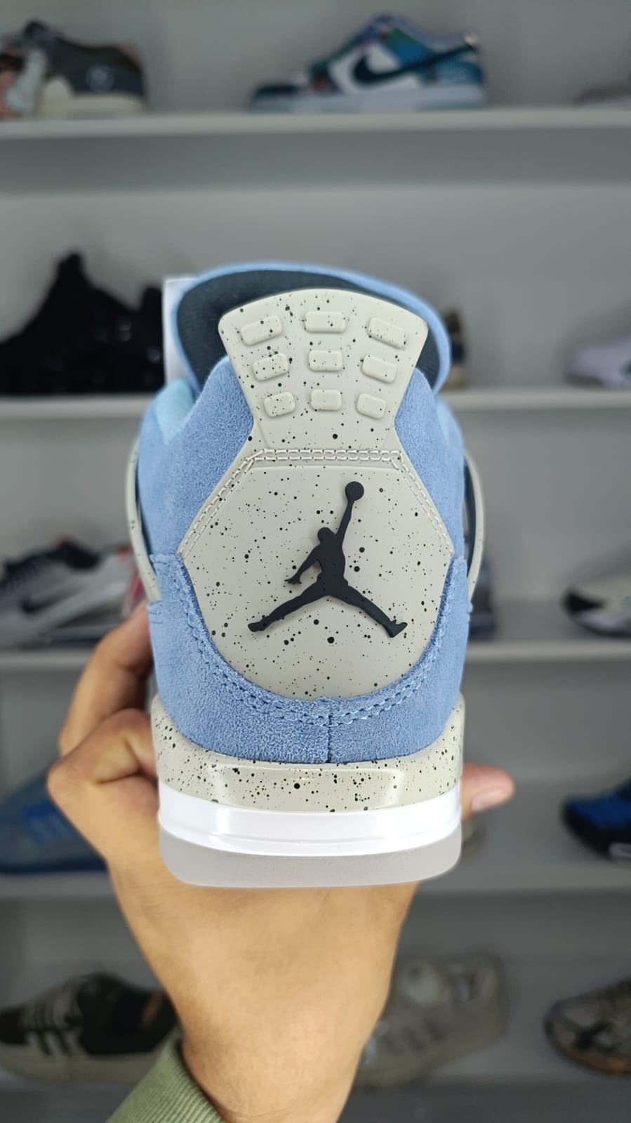 JORDAN 4 RETRO "UNIVERSITY BLUE"