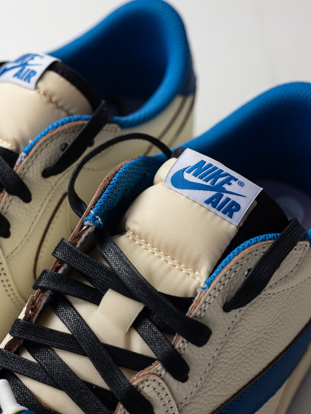 AIR JORDAN 1 LOW OG FRAGMENT SAIL X TRAVIS SCOTT