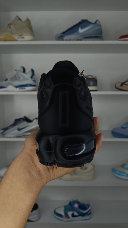 NIKE AIR MAX PLUS DRIFT "TRIPLE BLACK"
