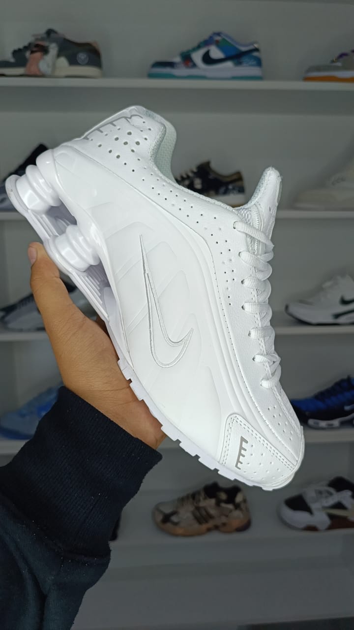 NIKE SHOX R4 TRIPLE WHITE