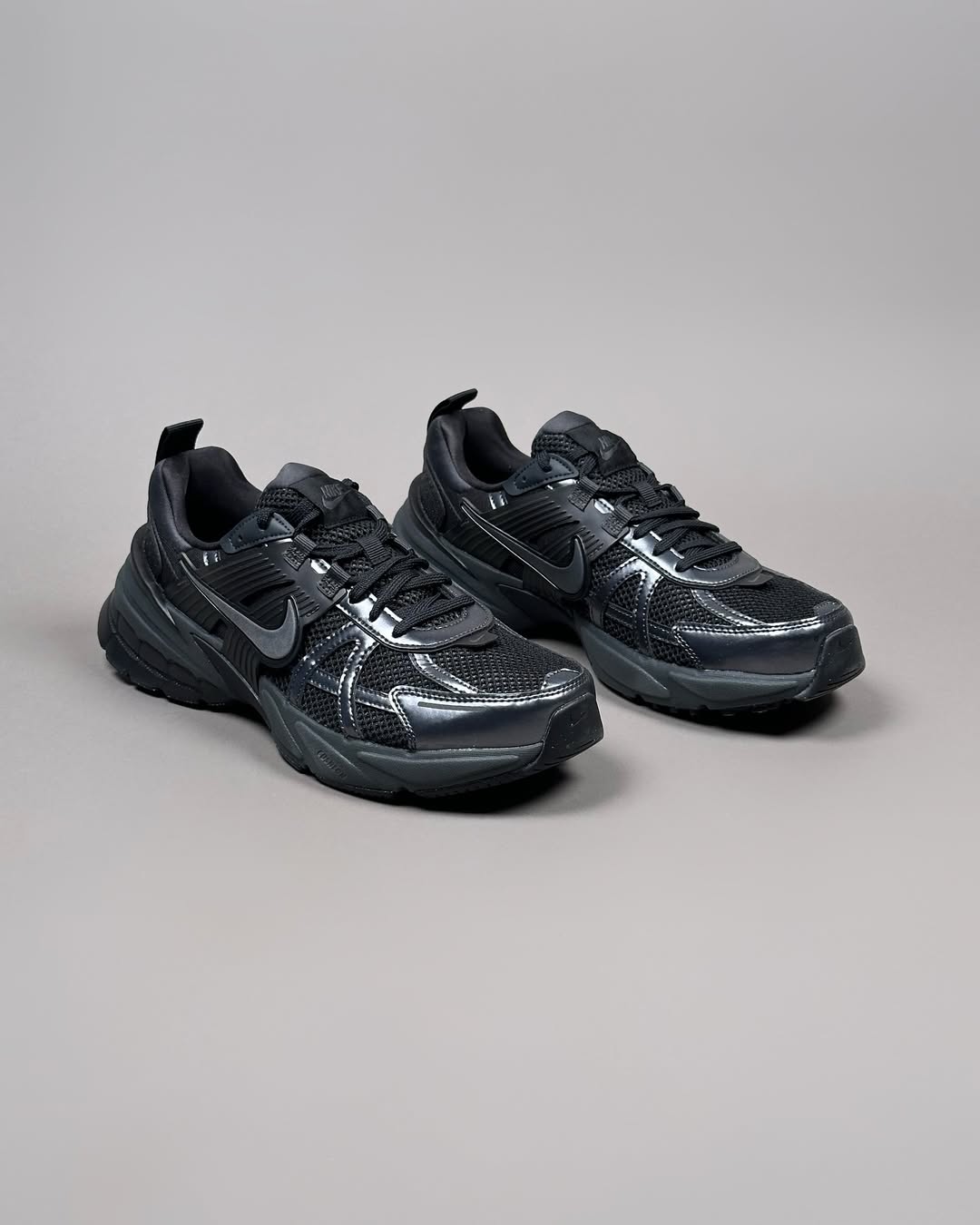 NIKE V2K RUN "TRIPLE BLACK"