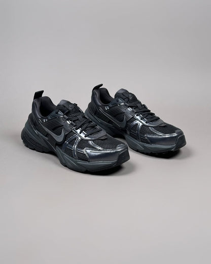 NIKE V2K RUN "TRIPLE BLACK"
