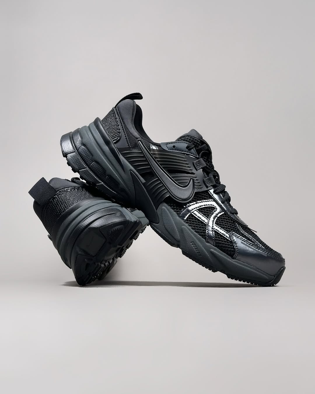 NIKE V2K RUN "TRIPLE BLACK"