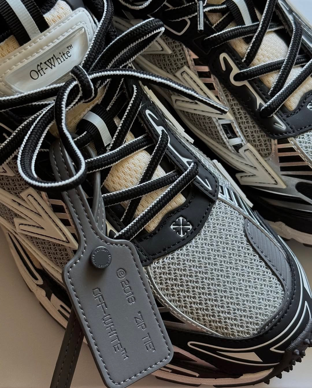 OFF WHITE "BE RIGHT BACK" PK