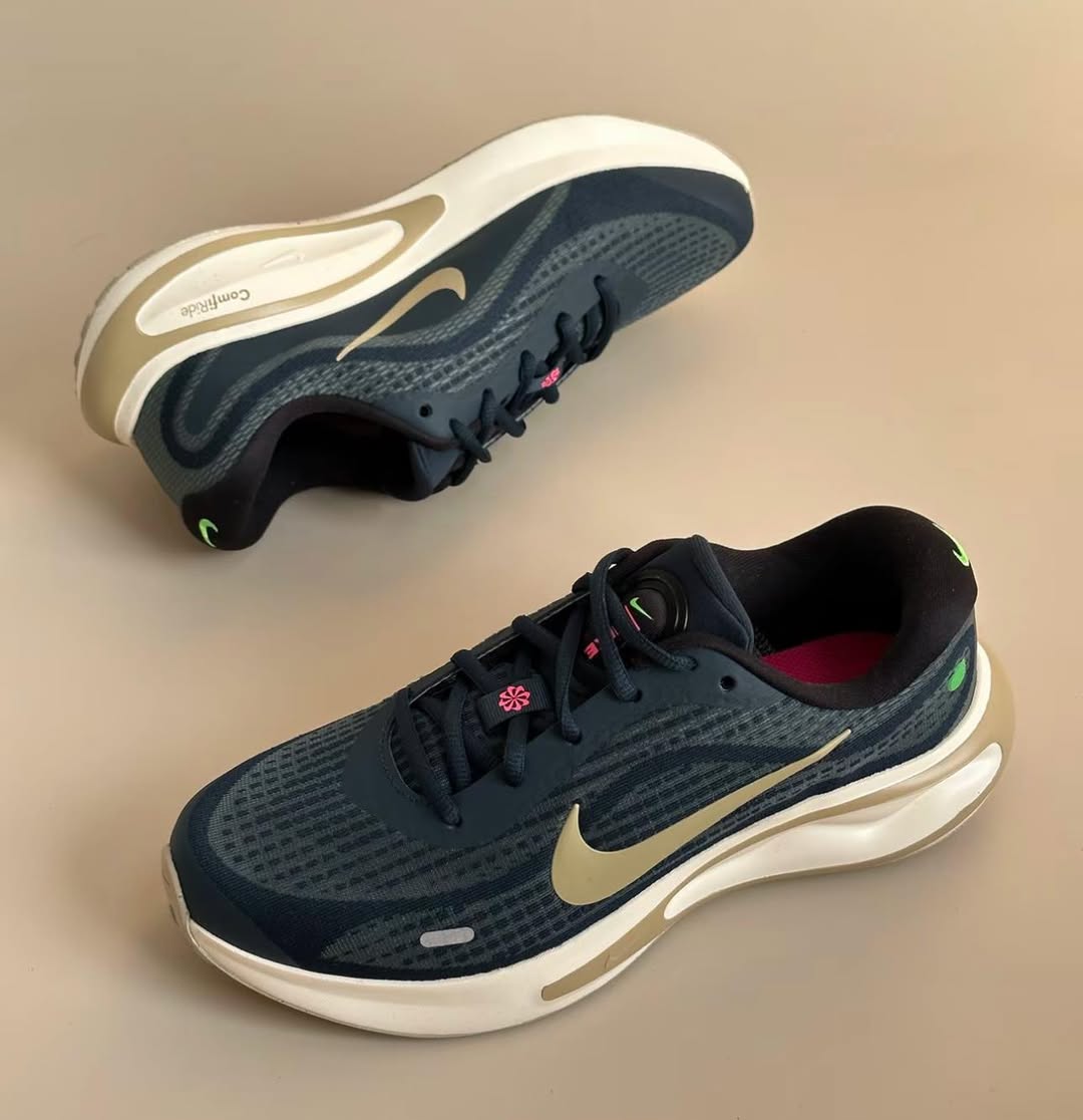 NIKE JOURNEY RUN
