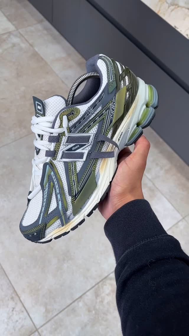NEW BALANCE 1906A